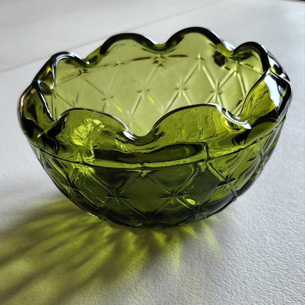 Vintage green glass decorative bowl